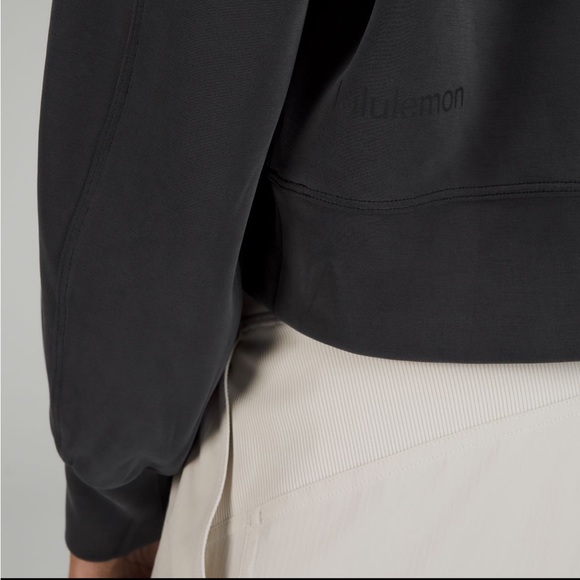NWT Lululemon Perfectly Oversized Cropped Crew *Softstreme Black Size 8 - Picture 8 of 10